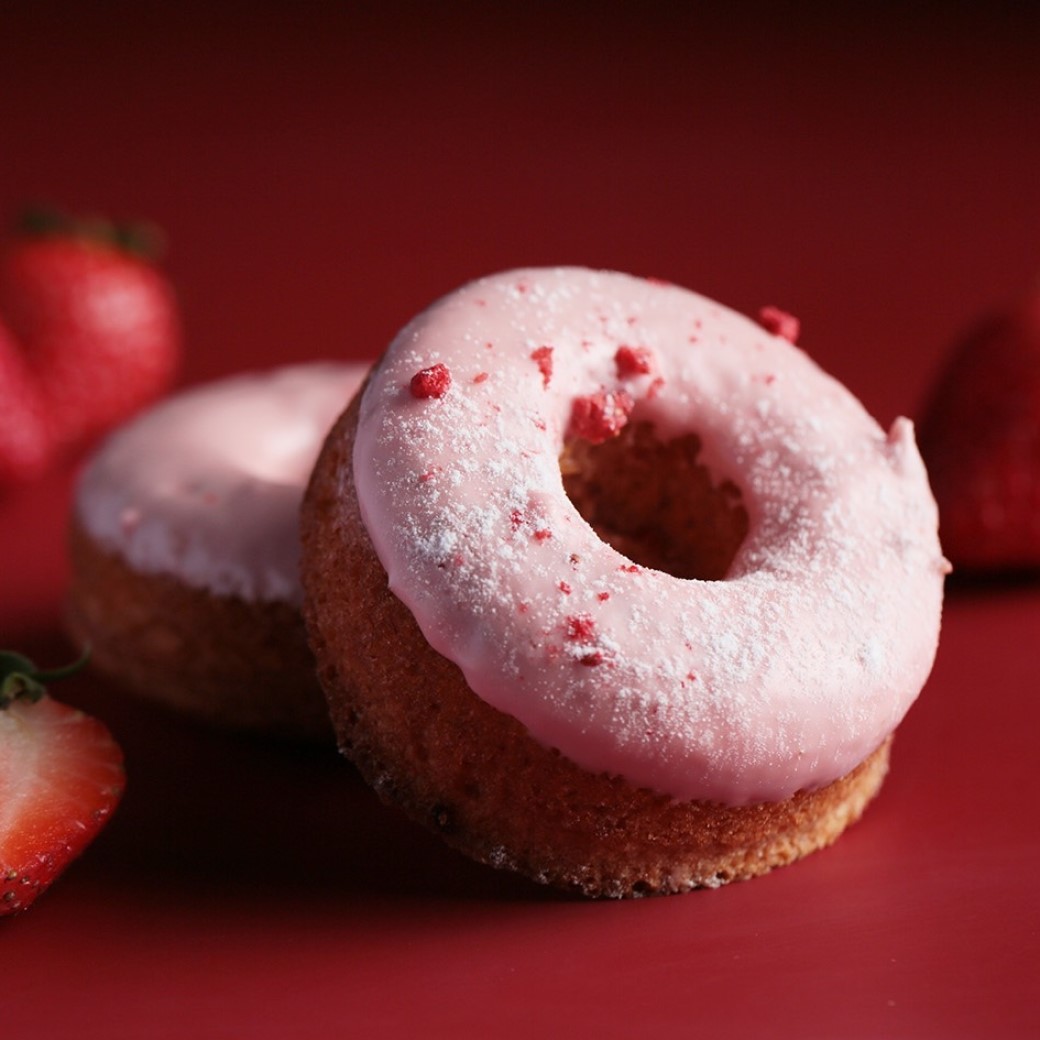 LA ONE 草莓甜甜圈